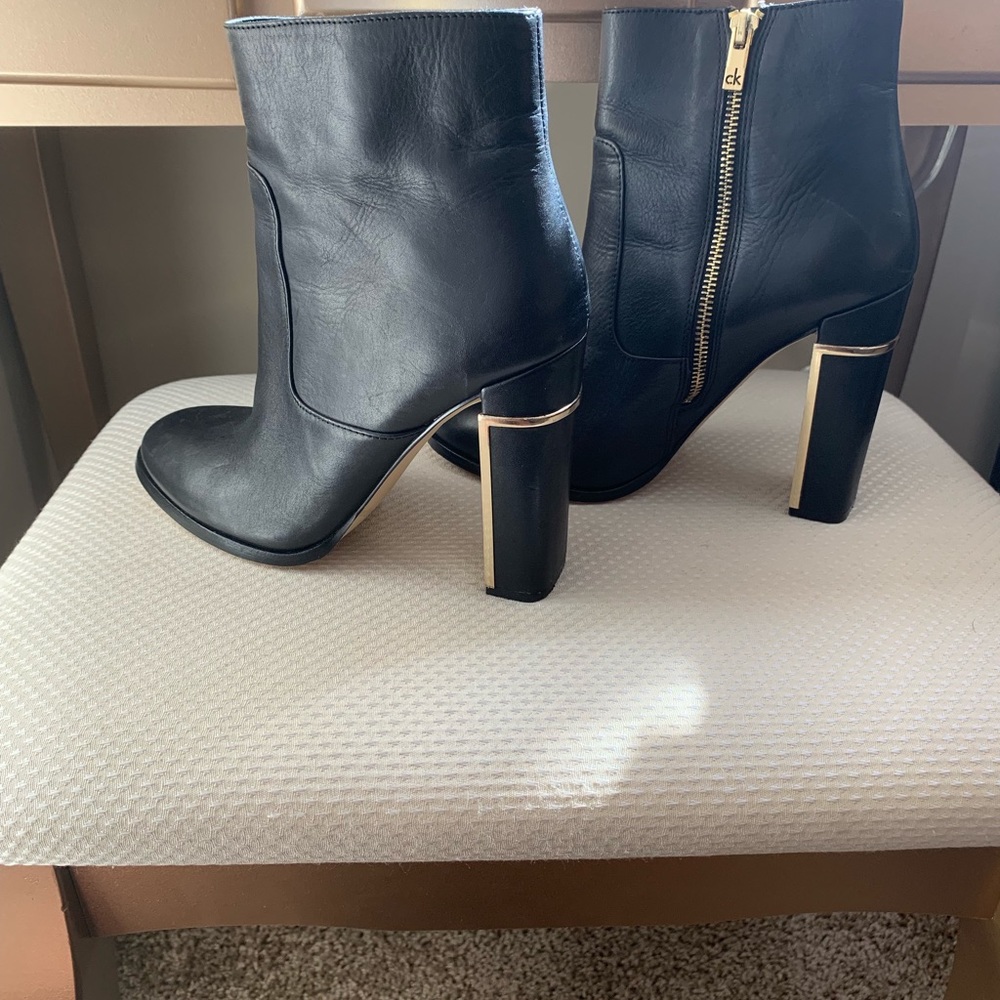Black/Gold Leather Calvin Klein Pumps